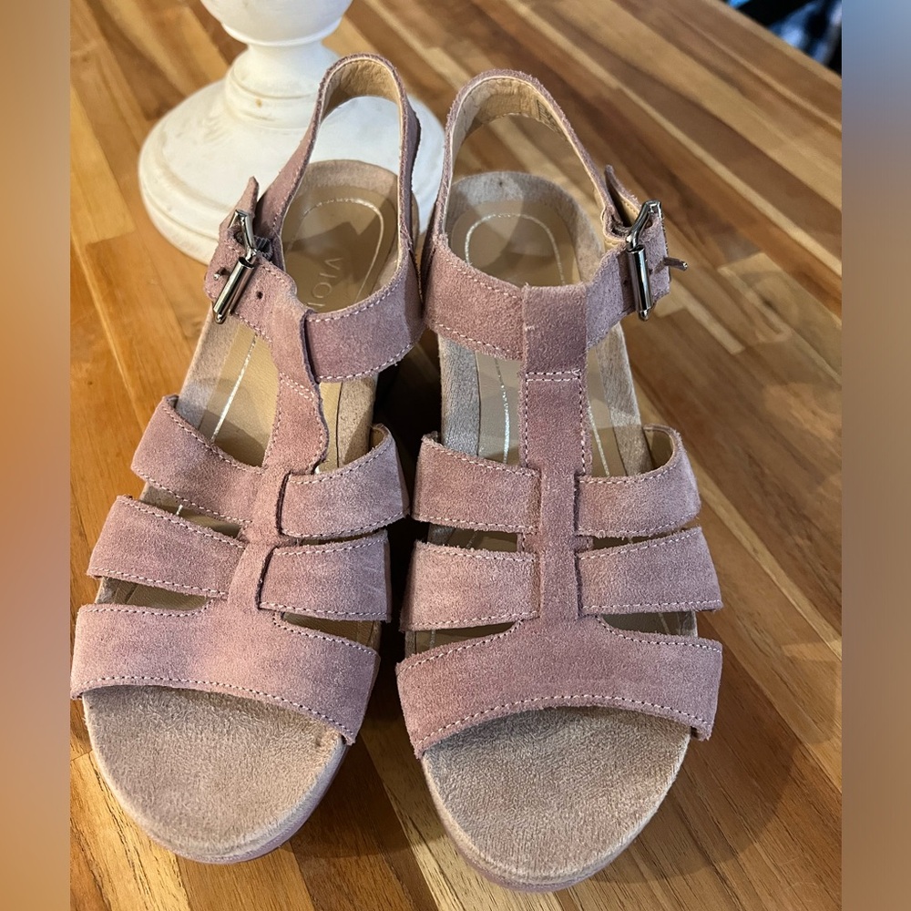 Vionic Tawny Strappy wedge Sandal size 6.5